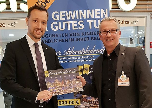 V.l.n.r.: Sebastian Lechner, Lionsclub Jena Paradies und Geschäftsleiter des Globus Markt Jena-Isserstedt, Herr Kai Haeder.