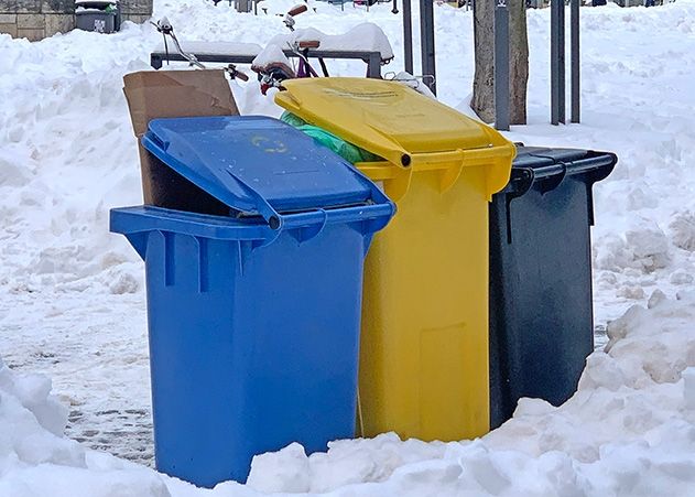 Bitte befreien Sie die Tonnen von Schnee und Eis und stellen Sie nur die Behälter bereit, die auch wirklich geleert werden müssen.