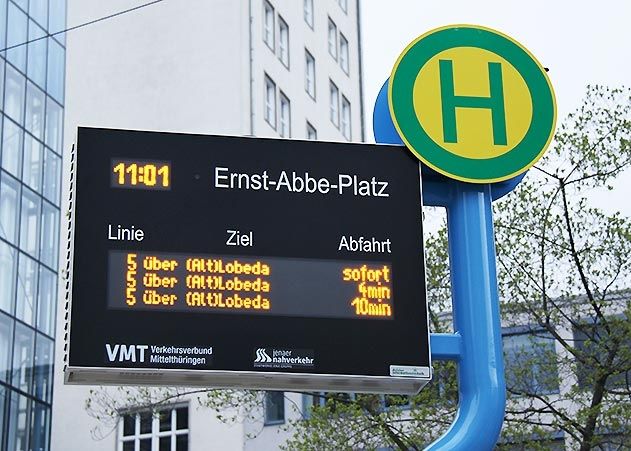 Die Haltestelle „Ernst-Abbe-Platz“ kann während des Lichtfestivals nicht angefahren werden.