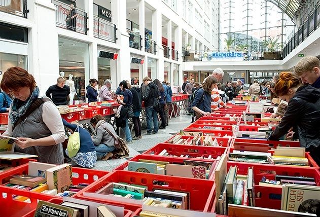 Am 9. und 10. Oktober findet in der Goethe Galerie wieder die Bücherbörse statt. Der Lions Club Jena und der Rotary Club präsentieren wieder volle Kisten mit gebrauchten Büchern.