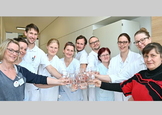 Prost! Auf ein Glas Wasser lädt das Team der Nephrologie und Urologie am Weltnierentag am 12. März ein.