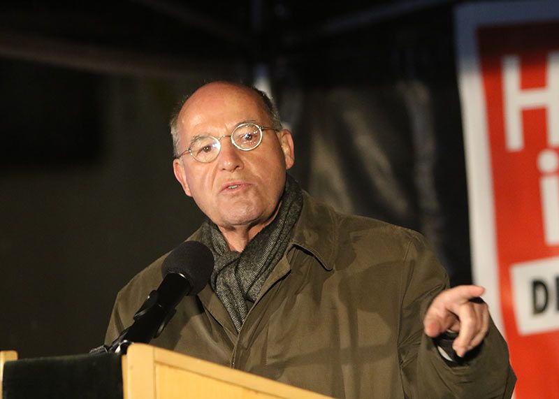 Gregor Gysi, außenpolitischer Sprecher der Bundestagsfraktion DIE LINKE, bei der Kundgebung der LINKEN auf dem Holzmarkt in Jena.