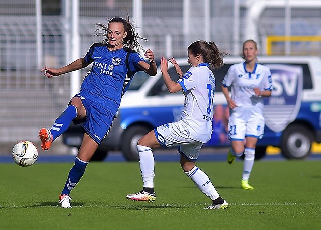 Lucie Vonkova im Allianz-Frauenfussball-Bundesliga-Spiel FF USV Jena gegen TSG 1899 Hoffenheim im Ernst-Abbe-Sportfeld.