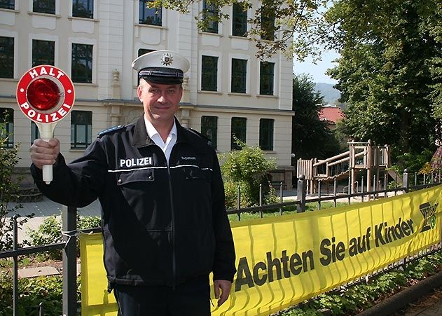 Um die Unfallzahlen möglichst noch weiter zu minimieren, werden mit  Beginn des neuen Schuljahres wieder verstärkt Kontrollen im Bereich von Schulen und auf Schulwegen durch die Thüringer Polizei durchgeführt.