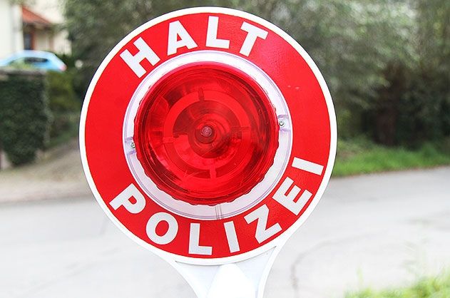 Bei einer Polizeikontrolle am Samstag landete ein gesuchter Mann im Knast.