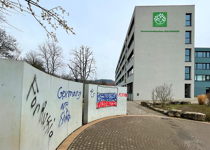 Unbekannte haben auf dem Schulgelände an der Karl-Marx-Allee gewütet.