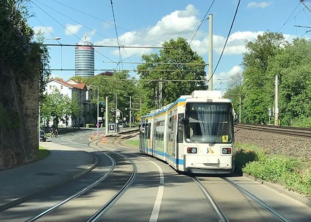 Der Straßenbahnverkehr in Richtung Winzerla wird umgeleitet.