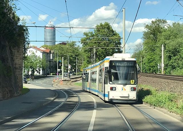 Ab sofort verkehren die Straßenbahnen der Linie 2  wieder auf ihren planmäßigen Linienwegen.