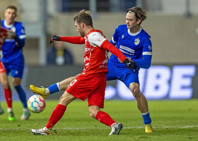 Jenas Elias Löder markiert in der 89. Minute den Anschlusstreffer für seine Zeiss-Elf.