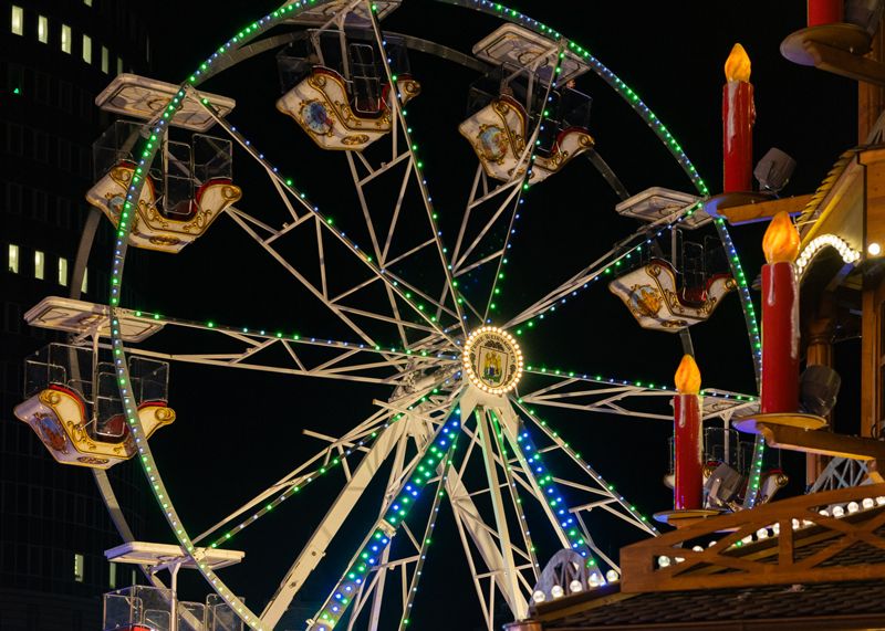 Unbekannte sind in ein Fahrgeschäft auf dem Jenaer Weihnachtsmarkt eingebrochen.
