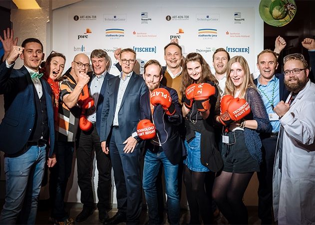 Die Gewinner der 4. Tech-Fight-Night eekabee, Boxmeisters und polytives mit den Initiatoren (ART-KON-TOR, TechnologieContor, Tower PR) sowie den Sponsoren (Autohaus Fischer, bm|t Beteiligungsmanagement Thüringen, PricewaterhouseCoopers GmbH, Sparkasse Jena-Saale-Holzland, Stadtwerke Jena Gruppe, Thüringer Agentur für die Kreativwirtschaft).