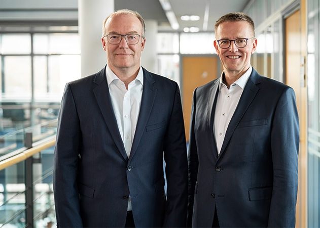 Thomas Dirkes (l.) und Thomas Zaremba, Geschäftsführer der Stadtwerke Jena.