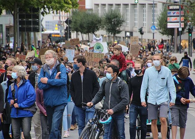 Beim Klima-Streik in Jena nahmen am Freitagnachmittag 1.800 Demonstranten teil.