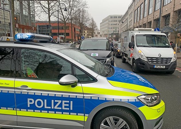 Knapp eine Stunde blockierte der Autokorso der Gastronomen den Leutragraben in Jenas Innenstadt. Mit dieser Aktion wollten sie Ihrer Not Ausdruck verleihen.