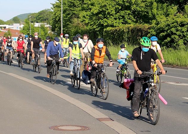 Der Fahrradprotest „Critical Mass Jena“ führt am Dienstagabend in den Paradiespark.