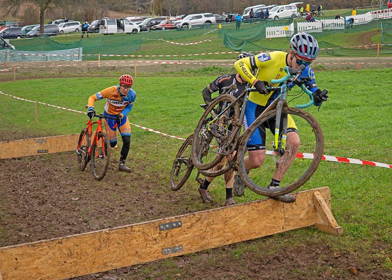 Der 2 km lange abgesteckte Parcours auf dem Gelände der Motocrossrennstrecke „An der Dorl“ in Großlöbichau bietet für die Wettkämpfer einen abwechslungsreichen Kurs.