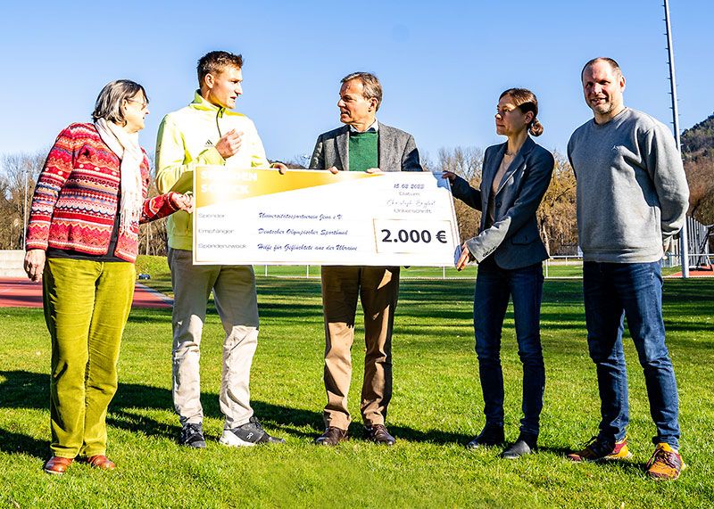 Der symbolische Scheck wurde am gestrigen Mittwoch an den Soforthilfefonds für ukrainische Sportler/innen des DOSB und der Deutschen Sporthilfe übergeben.