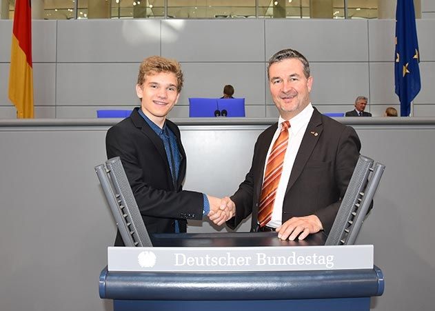 Robert Schambach und Albert Weiler im Plenarsaal des Deutschen Bundestages.