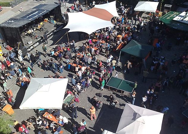 Auf dem Jahnplatz in Jena-West wird wieder in den Mai gefeiert.