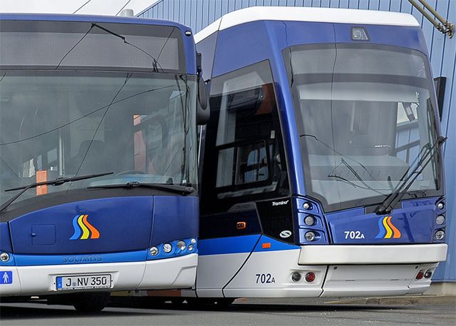 Auch in diesem Jahr fahren die Straßenbahnen und Busse des Jenaer Nahverkehrs über Weihnachten, Silvester und die Feiertage nach einem Sonderfahrplan.