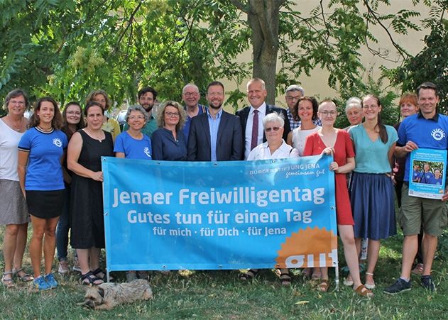Oberbürgermeister Dr. Thomas Nitzsche, Jenapharm-Geschäftsführer Olaf Gerber, zahlreiche Einsatzstellen und die Mitarbeiter der Freiwilligenagentur und Bürgerstiftung Jena freuen sich auf den 15. Jenaer Freiwilligentag.