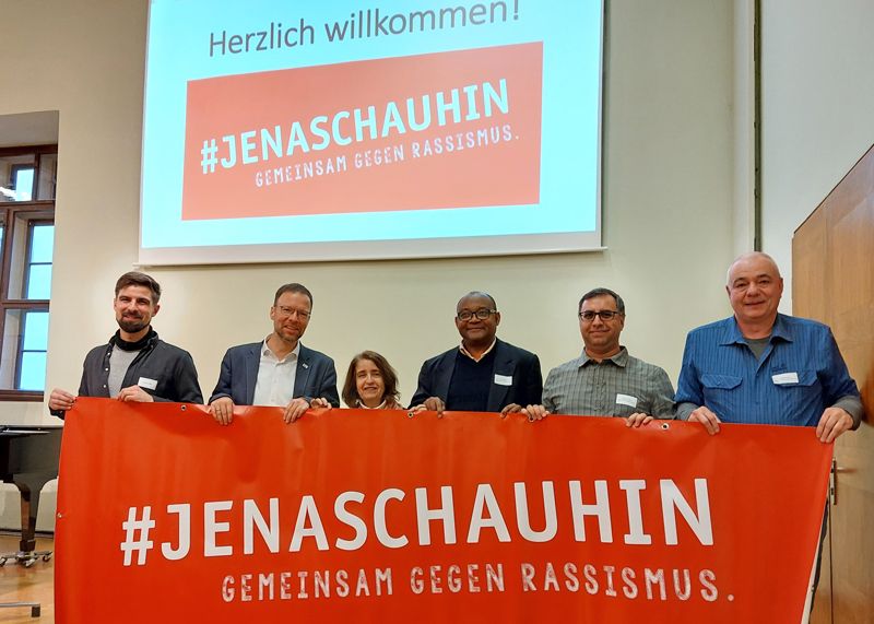 v.l.n.r.: Moderator Alexander Krampe, OB Thomas Nitzsche, Rea Mauersberger, Dr. Daniel Egbe und Seyed M. R. Nazari (alle drei vom Migrations- und Integrationsbeirat) und Integrationsmanager Andreas Amend.