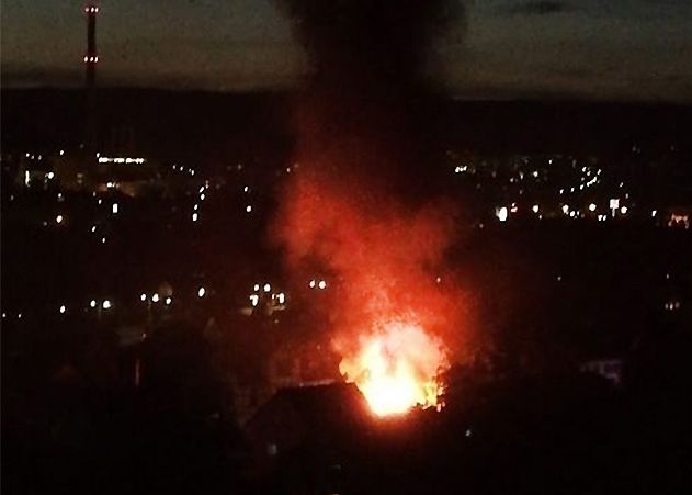 Ein Fachwerkhaus in Lobeda-Altstadt hat am Samstagabend aus ungeklärter Ursache Feuer gefangen.