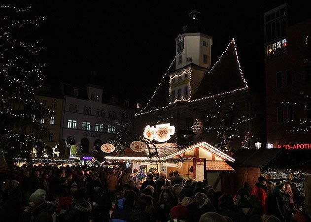 100 Händler, Kulturprogramm, Rummel, Turmblasen und Tombola: Der Jenaer Weihnachtsmarkt 2016 hat seine Pforten geöffnet.