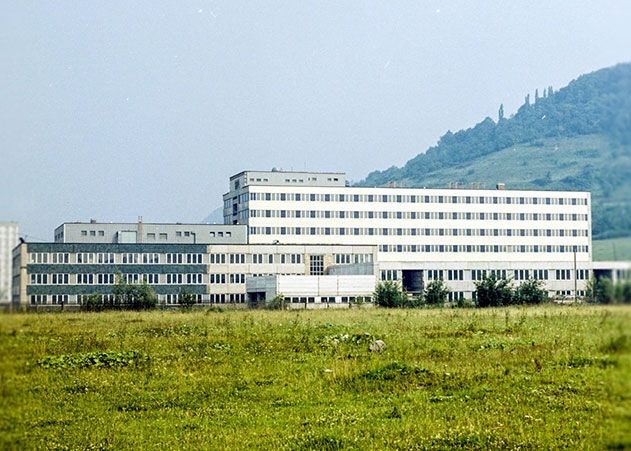 Das Fachkrankenhaus für Innere Medizin am neuen Standort in Lobeda-Ost während der Bauphase im Juni 1980.