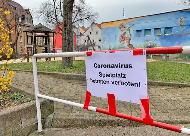 Kinder dürfen in den nächsten Wochen auch nicht mehr auf Spielplätzen spielen.