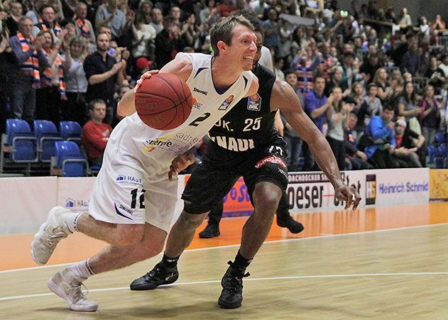 Der US-Amerikaner Skyler Bowlin wechselt zum Liga-Konkurrenten nach Würzburg.