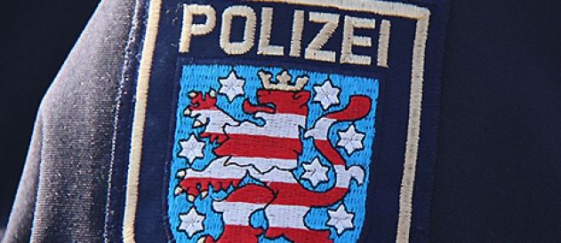 Unbekannte Täter haben am Montagnachmittag aus den Umkleideraum einer Sportstätte im Stadtteil Jena-West drei Geldbörsen gestohlen.