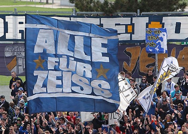 Das Spiel in Meppen begann mit einer zehnminütigen Verspätung, weil noch viele der mitgereisten Zeiss-Fans im Stau steckten.