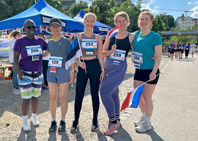 Zahlreiche Menschen beteiligten sich dieses Jahr am wiederbelebten Stifterlauf im Paradies.