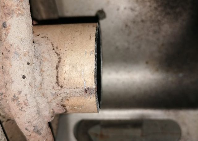 Der Katalysator unter dem Auto ist wegen der enthaltenen Edelmetallen wertvoll und deshalb immer wieder im Visier von Langfingern.