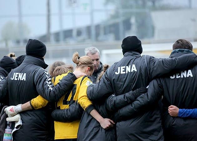 Mit einer 1:2-Niederlage kehrte der FF USV Jena vom Gastspiel beim SC Freiburg zurück.