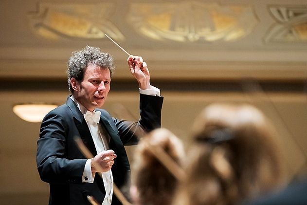 Der des. Chefdirigent der Jenaer Philharmonie, leitet das Abschlusskonzert zum Reformationsjubiläum am 9. November.