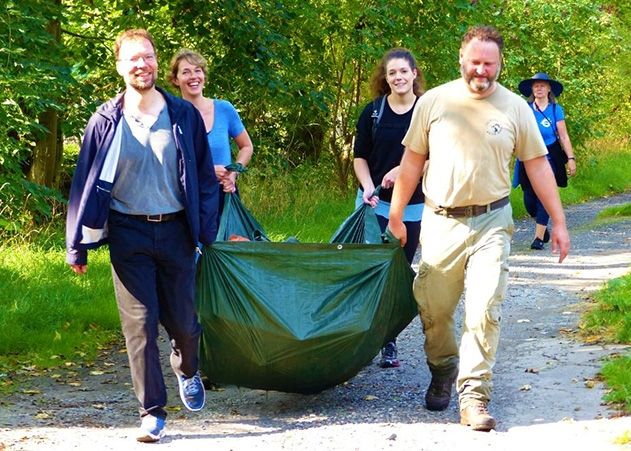 Aus dem Archiv vom letzten Jahr: Beim Freiwilligentag hat man die Chance, überall im Stadtgebiet tatkräftig anzupacken und wenn man Glück hat, kann man sogar Hand in Hand mit dem Oberbürgermeister für die gute Sache tätig werden.