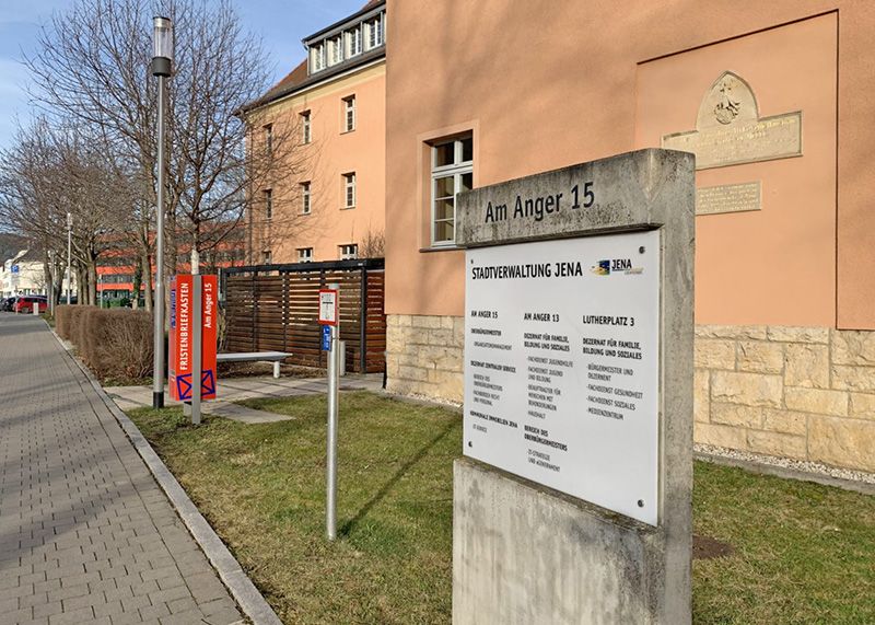 Zutritt zu städtischen Einrichtungen in Jena weiterhin nur mit FFP2-Maske.