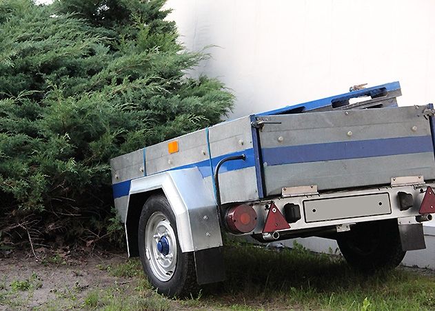 Auch einen Pkw-Anhänger kann man nicht einfach irgendwo parken.