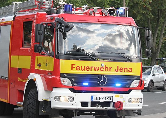 Die Feuerwehr Jena musste am Mittwochabend in den Spitzweidenweg ausrücken.