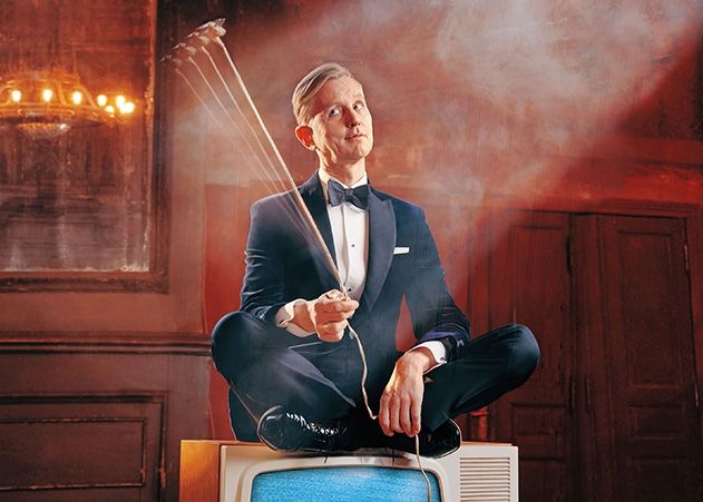 „Guten Tag, liebes Glück“ auch in Jena: Max Raabe und sein Palast Orchester sind mit einem neuen Konzertprogramm unterwegs.