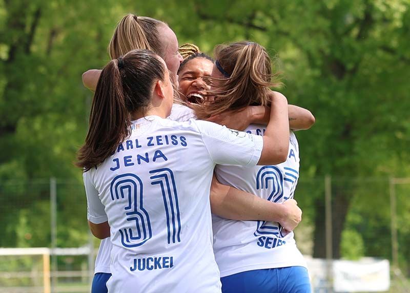 Die Frauen des FC Carl Zeiss Jena können über den Klassenerhalt jubeln.