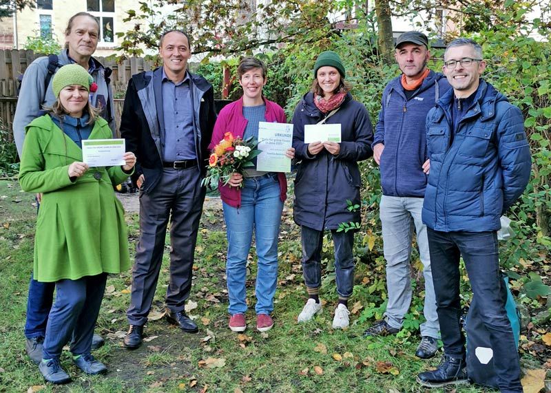 Preisträgerin Laura Bernast, Holger Kirschner vom NABU, Bürgermeister und Dezernent für Stadtentwicklung Christian Gerlitz, Preisträgerin Oda Beckmann, Preisträgerin Constanze Pfeil, Hans-Detlev Boock von der Gärtnerei Boock, Dr. Frank Hünefeld, Teamleiter Naturschutz bei der Stadtverwaltung Jena (von links).