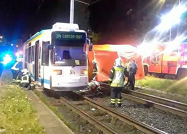 Der bei diesem Straßenbahnunfall in Lobeda-Ost getöte Mann wurde nicht Opfer eines Gewaltverbrechens. Zum Unfallhergang wird weiter ermittelt.