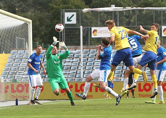 Jenas Felix Müller (23) köpft in der 37. Minute zum 2:1-Führungstreffer ein.