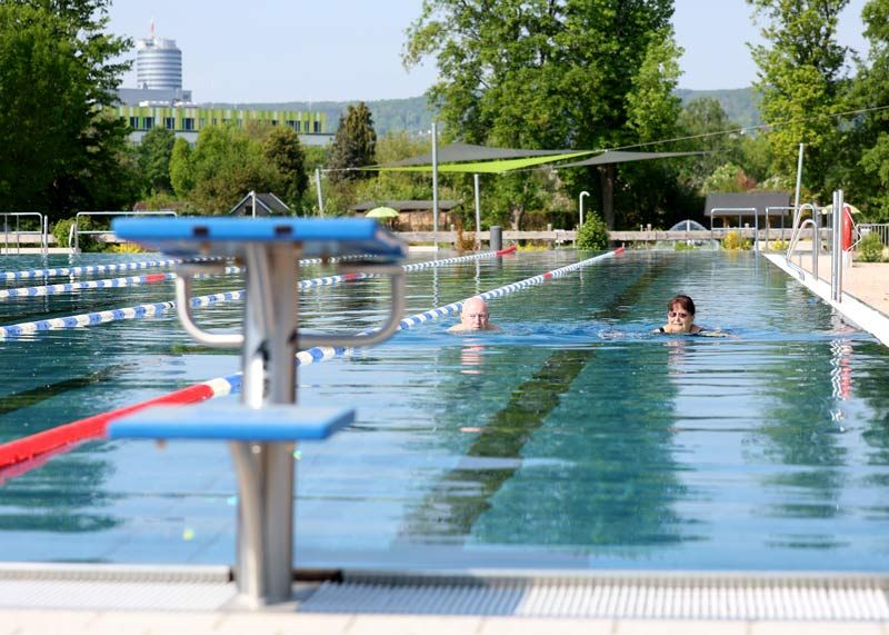 „Schwimmen ist gesund, Schwimmen macht Freude!“, so Gustav Tiller und seine Partnerin Ursula Eschler. Sie nutzen in der Saison täglich das Ostbad.