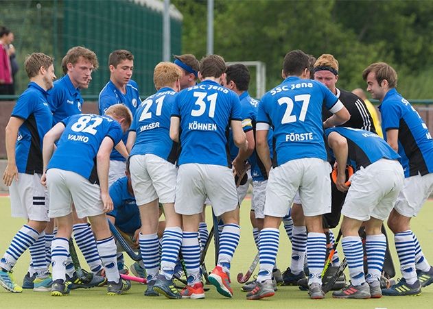 Am vergangenen Sonntag starteten unserere Herren mit einem 3:2 Sieg in die Regionalligasaison. Dabei besiegten sie zum ersten mal die erste Mannschaft des Osternienburger HC.