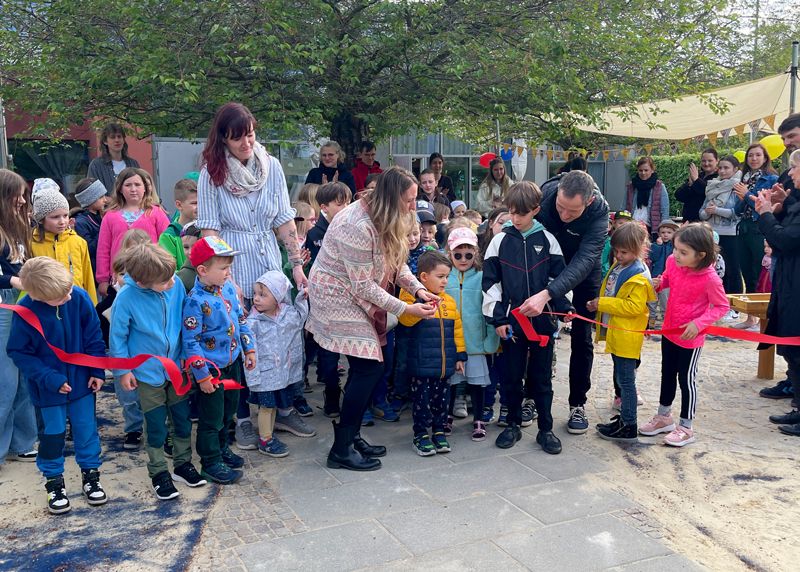 Feierliche Eröffnung der neuen Spielstätten durch die Kinder der Kita und Grundschule DUALINGO.