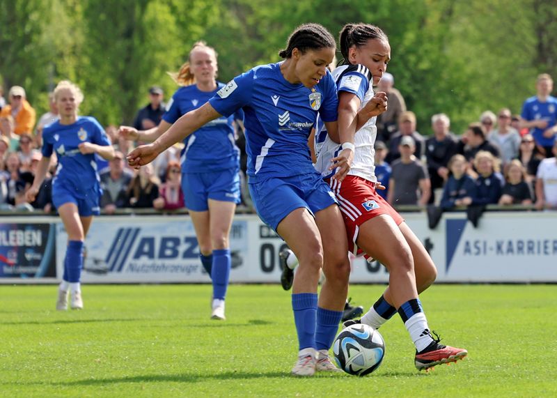 Jenas Josephine Bonsu auf dem Weg zum Torschuss zur 1:0-Führung.